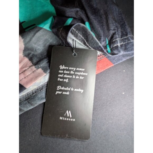 NWT Micoson Pleat Neck Sleeveless Women Size S Top V Neck Black with Cat Print - Picture 8 of 10